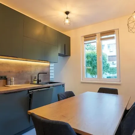 Spacious 2br Metro, South Park & Park Center