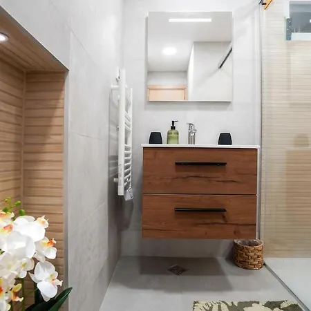 Spacious 2br Metro, South Park & Park Center Apartament